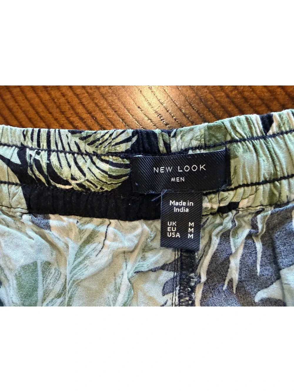 NEW LOOK MEN Tropical Palms Drawstring Shorts - Size Medium